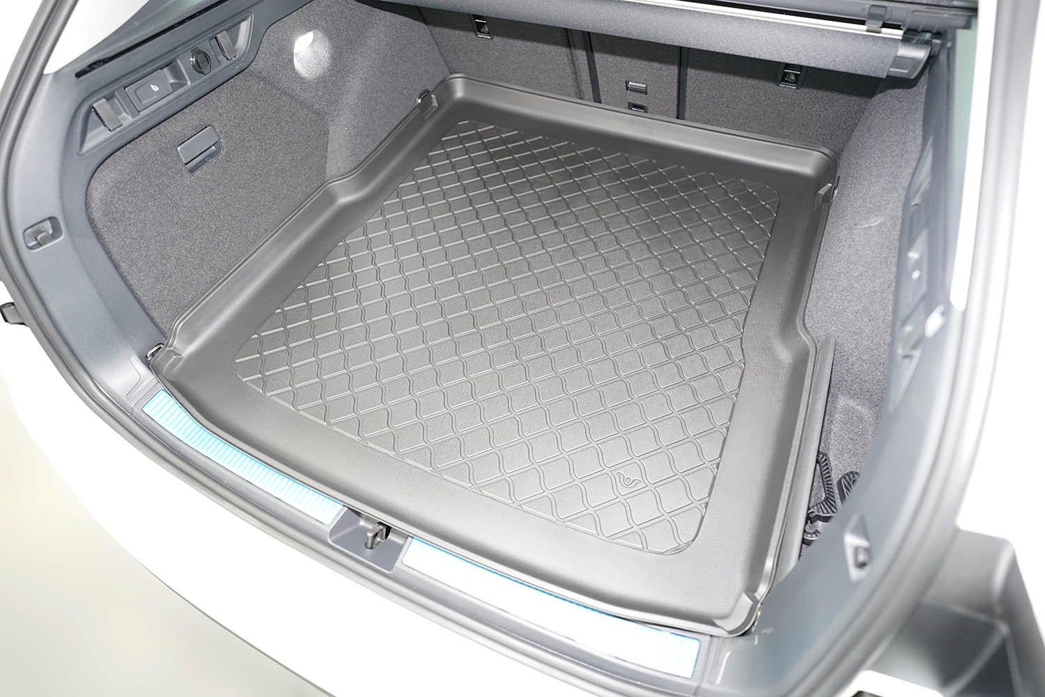 Guardliner kofferbakmat voor Volkswagen Passat B9 Variant, Skoda Suberb (3Y) Combi (vanaf 2023) - TPE-Rubber